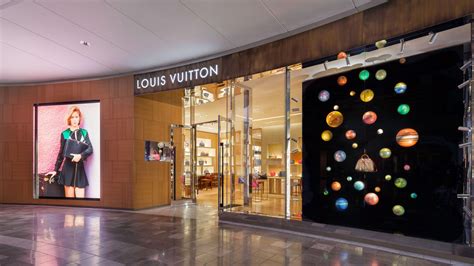 louis vuitton garden state plaza.